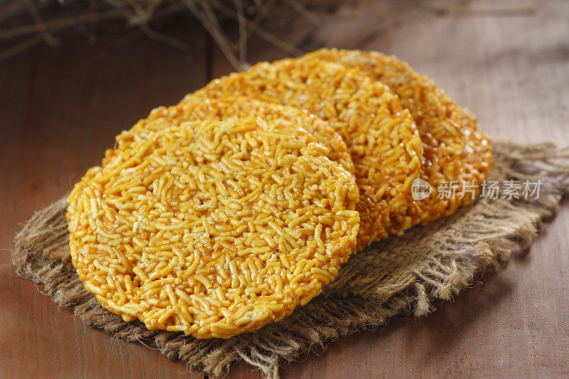 Bhujia Chikki, Sev Chikki, Sev Gajak, Namkeen Chikki, Sevpatti, Sevpapdi或Sev Jaggery